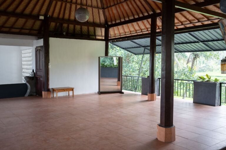 ENG08047 1 Mahamukti Yoga School