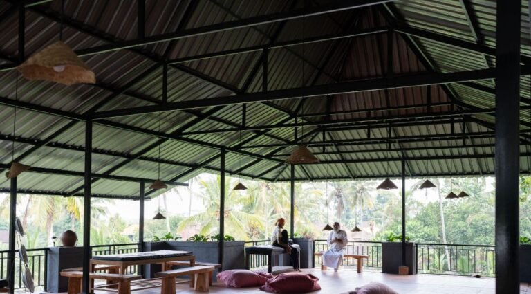 ENG08048 1 Mahamukti Yoga School